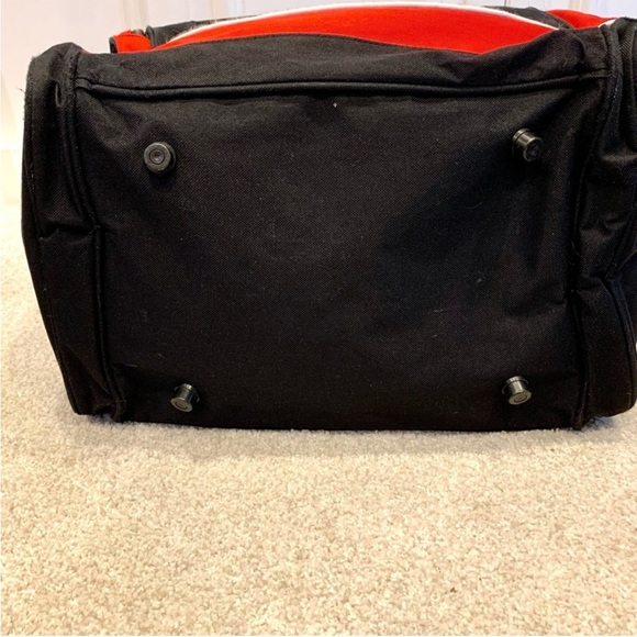 CHICAGO DUFFEL BAG CARRY ON BAG IN BLACK AND RED COLOUR - Picture 5 of 8